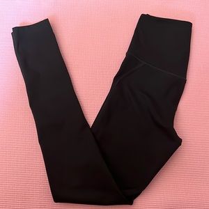 Girlfriend Collective
high-rise compression leggings